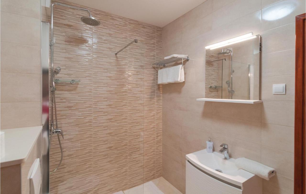 Nice Apartment In Omis With House Sea View Exterior photo
