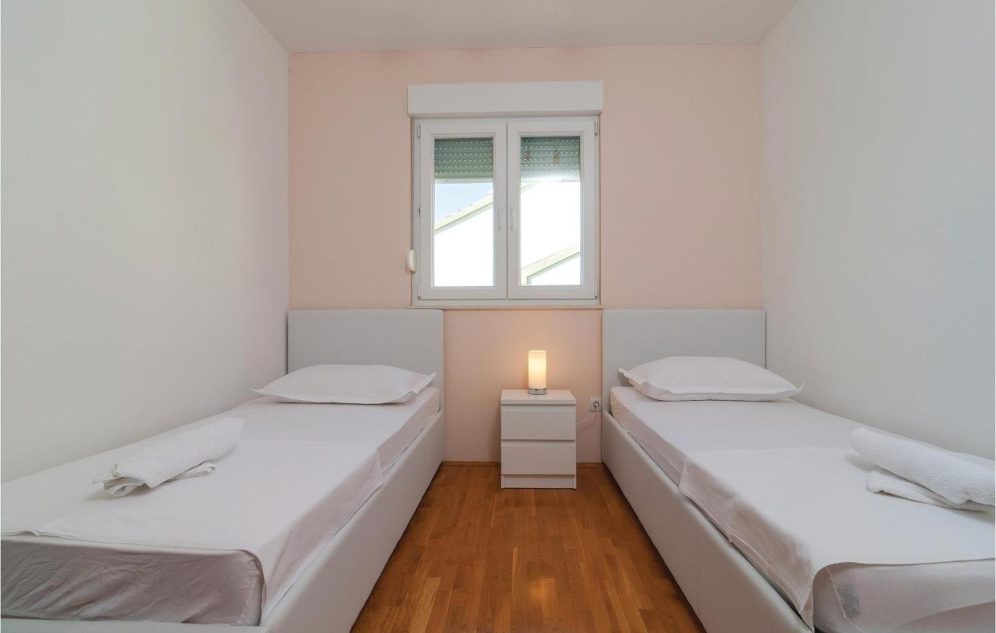 Nice Apartment In Omis With House Sea View Exterior photo